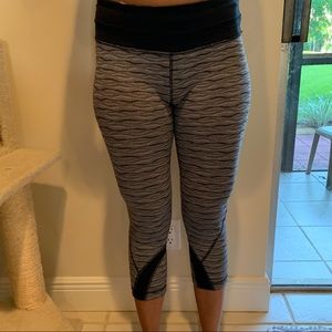 Size 6 a Lululemon Cropped Leggings